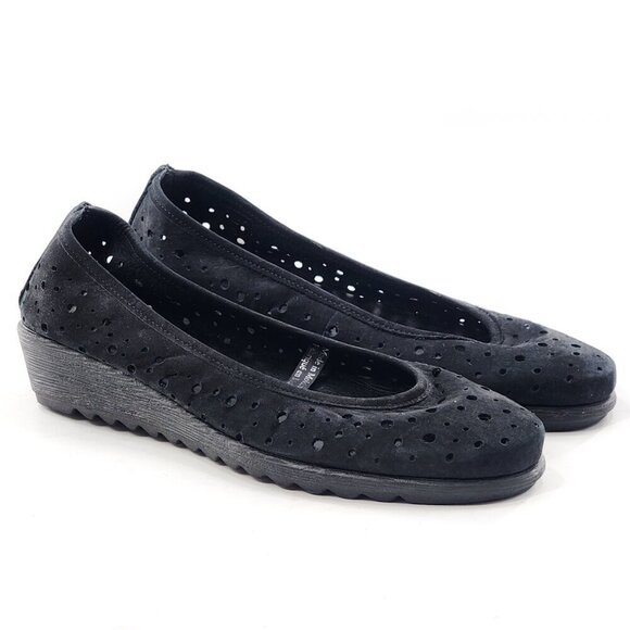 THE FLEXX Shoes - THE FLEXX Nubuck Leather Perforated Low Wedges Black Size 8.5